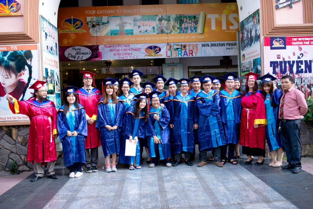 Chúc mừng các em khối 12 năm học 2015 - 2016