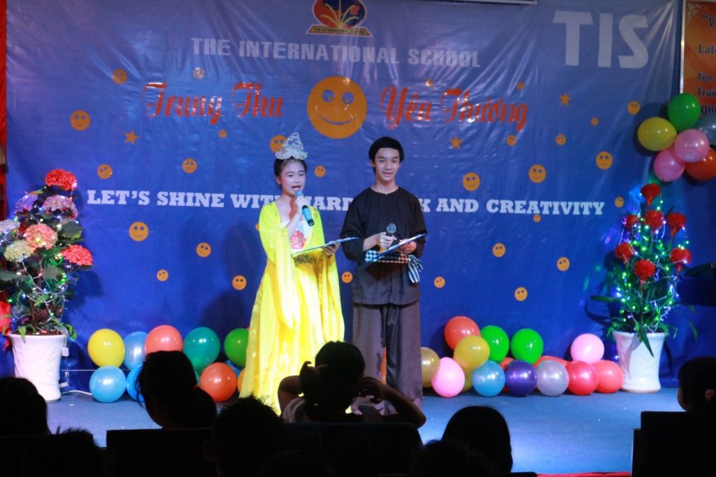 soi-dong-vui-hoi-trang-ram-cung-tis-4