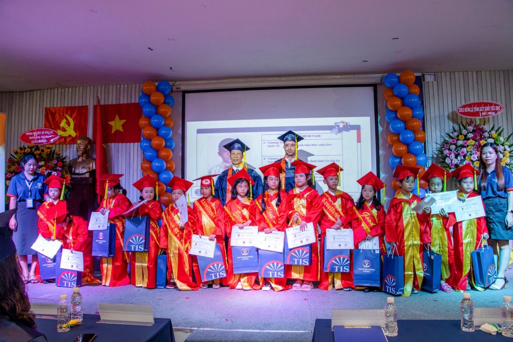 Lễ tổng kết năm học 2021 - 2022 khối Tiểu học